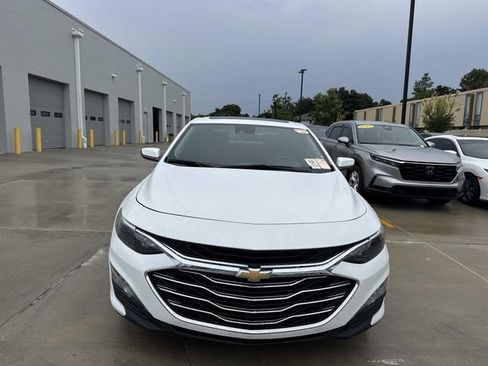 Used 2024 Chevrolet Malibu LT FWD image 2
