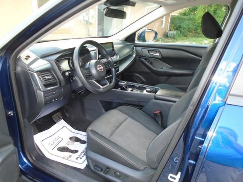 Used 2024 Nissan Rogue SV AWD/4WD image 7