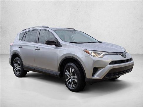 Used 2018 Toyota RAV4 LE image 3