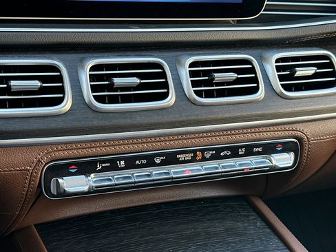 Used 2024 Mercedes-Benz GLE 350 4MATIC image 25