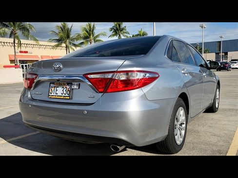 Used 2016 Toyota Camry LE image 5