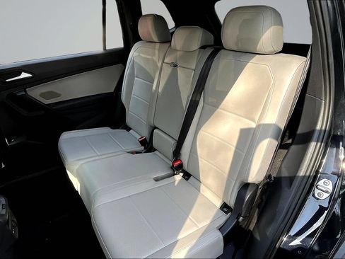 Used 2021 Volkswagen Tiguan SEL AWD/4WD image 24