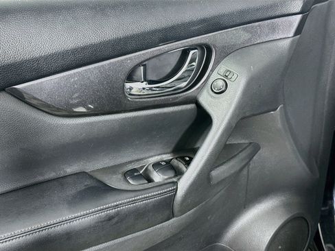 Used 2020 Nissan Rogue SV FWD image 15