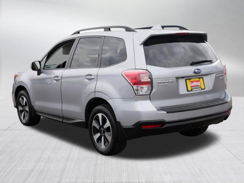 Used 2017 Subaru Forester 2.5i Premium AWD/4WD image 5