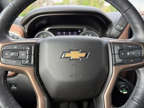 Used 2019 Chevrolet Silverado 1500 High Country w/ Technology Package AWD/4WD image 17