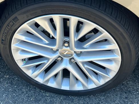 Used 2018 Lexus ES 350 w/ Luxury Package w/Wood Trim FWD image 10