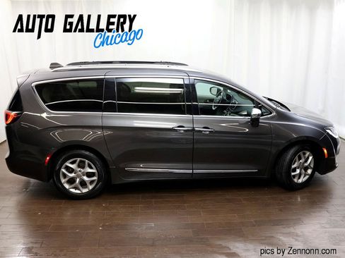 Used 2019 Chrysler Pacifica Limited FWD image 6
