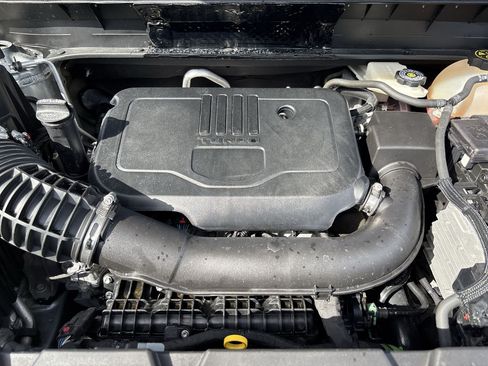 Used 2023 GMC Acadia SLE FWD image 17