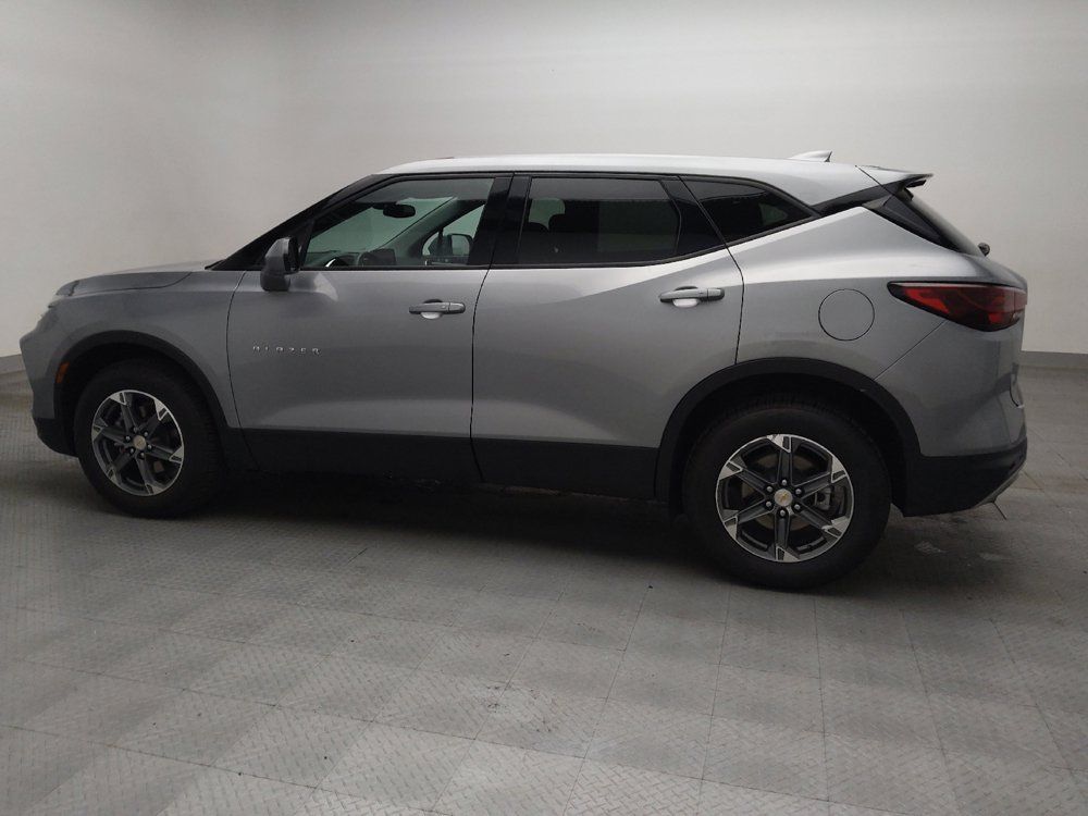 Used 2025 Chevrolet Blazer LT FWD image 3