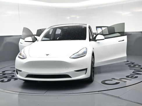 Used 2021 Tesla Model Y Long Range AWD/4WD image 23
