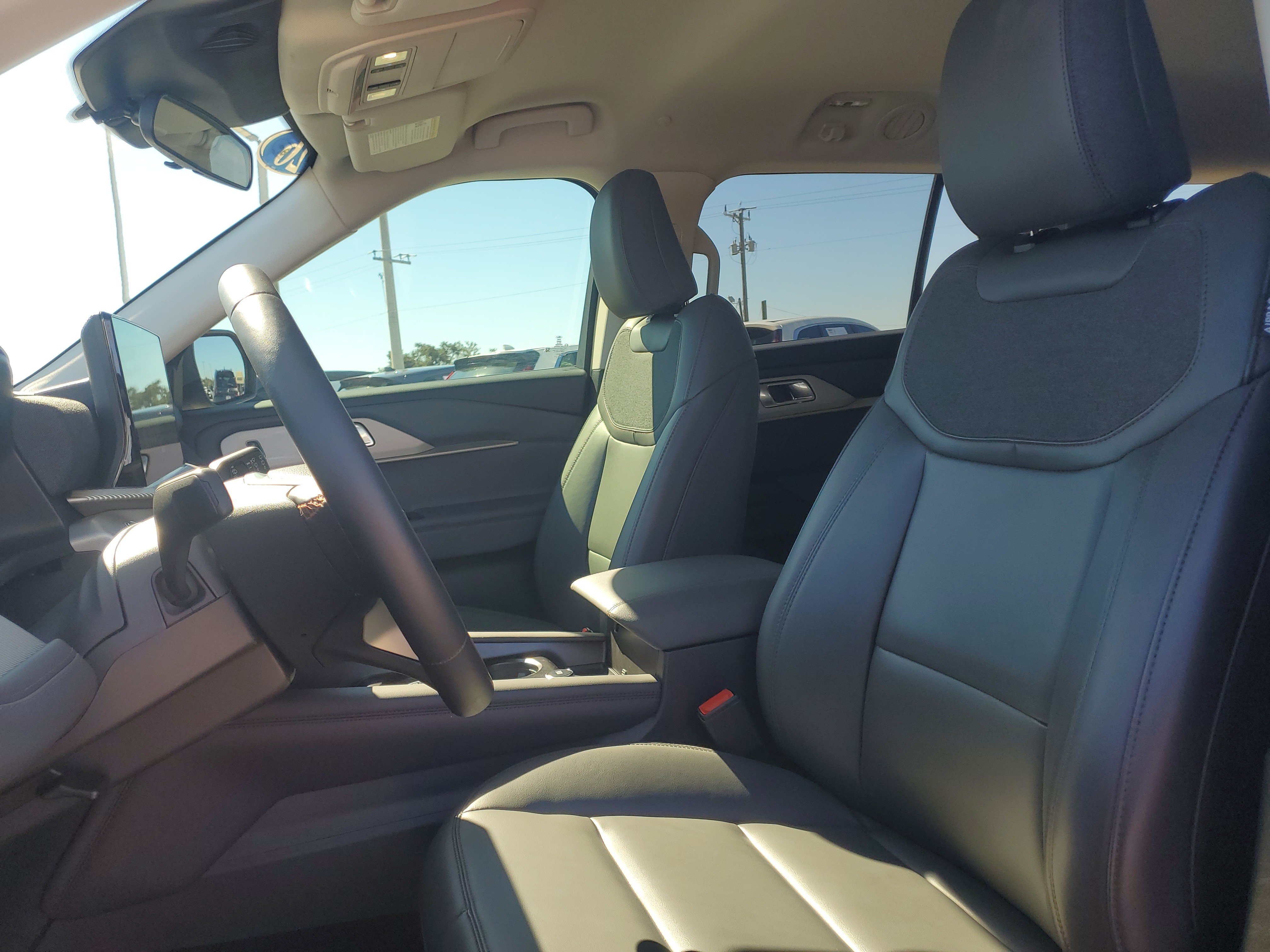 Used 2026 Ford Explorer Active w/ Active Comfort Package RWD image 20