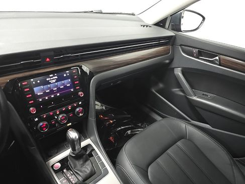 Used 2020 Volkswagen Passat 2.0T SEL image 27