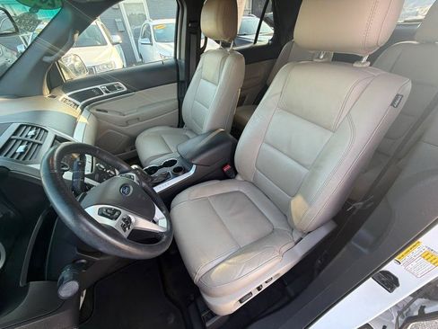 Used 2015 Ford Explorer XLT w/ Equipment Group 202B FWD image 24