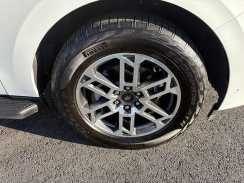 Certified 2025 Ford Expedition Active AWD/4WD image 9
