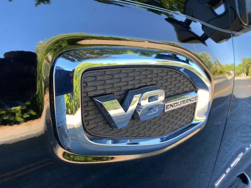 Used 2024 Nissan Titan SV w/ SV Convenience Package AWD/4WD image 19
