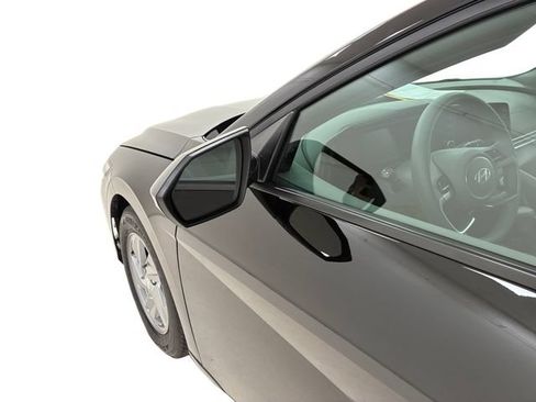 Used 2024 Hyundai Elantra SE FWD image 10