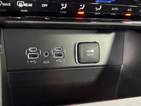 Used 2025 Jeep Grand Cherokee L Laredo image 24