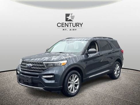 Certified 2022 Ford Explorer XLT w/ Equipment Group 202A image 5