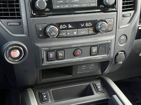 Used 2024 Nissan Titan SV w/ SV Convenience Package RWD image 15