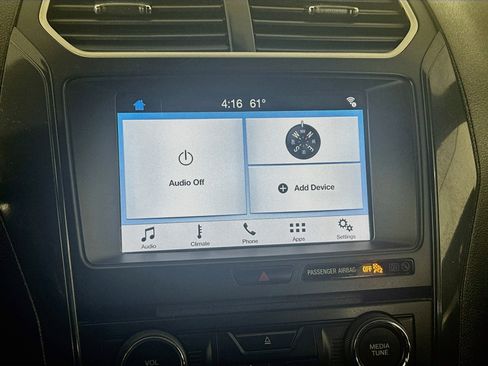 Used 2017 Ford Explorer XLT w/ Equipment Group 201A FWD image 21