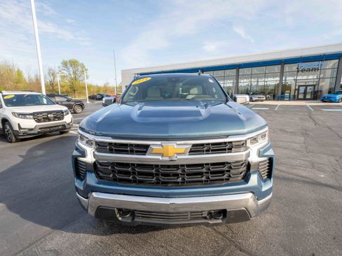 Used 2024 Chevrolet Silverado 1500 LT w/ Z71 Off-Road Package image 2