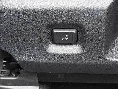 Certified 2024 Toyota Tacoma SR5 AWD/4WD image 10