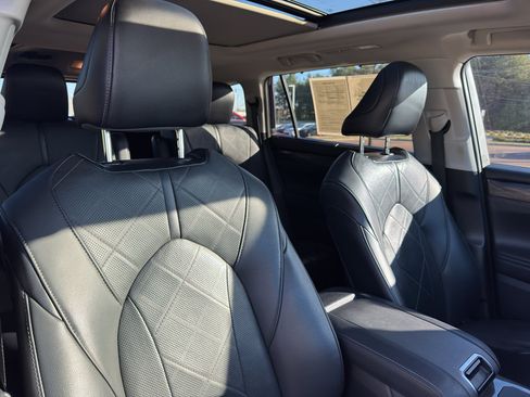 Used 2021 Toyota Highlander Platinum image 19