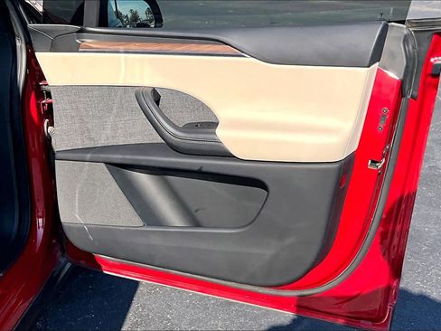 Used 2022 Tesla Model X image 23