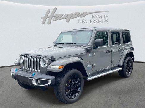 Used 2022 Jeep Wrangler Unlimited Sahara w/ Cold Weather Group image 29