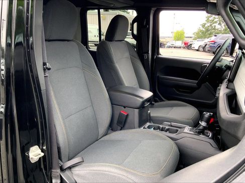 Certified 2024 Jeep Wrangler Unlimited AWD/4WD image 7