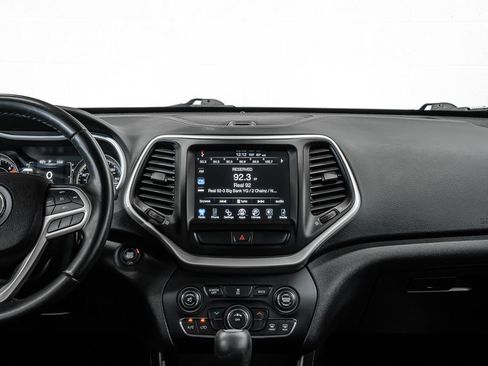 Used 2018 Jeep Cherokee Latitude Plus FWD image 15