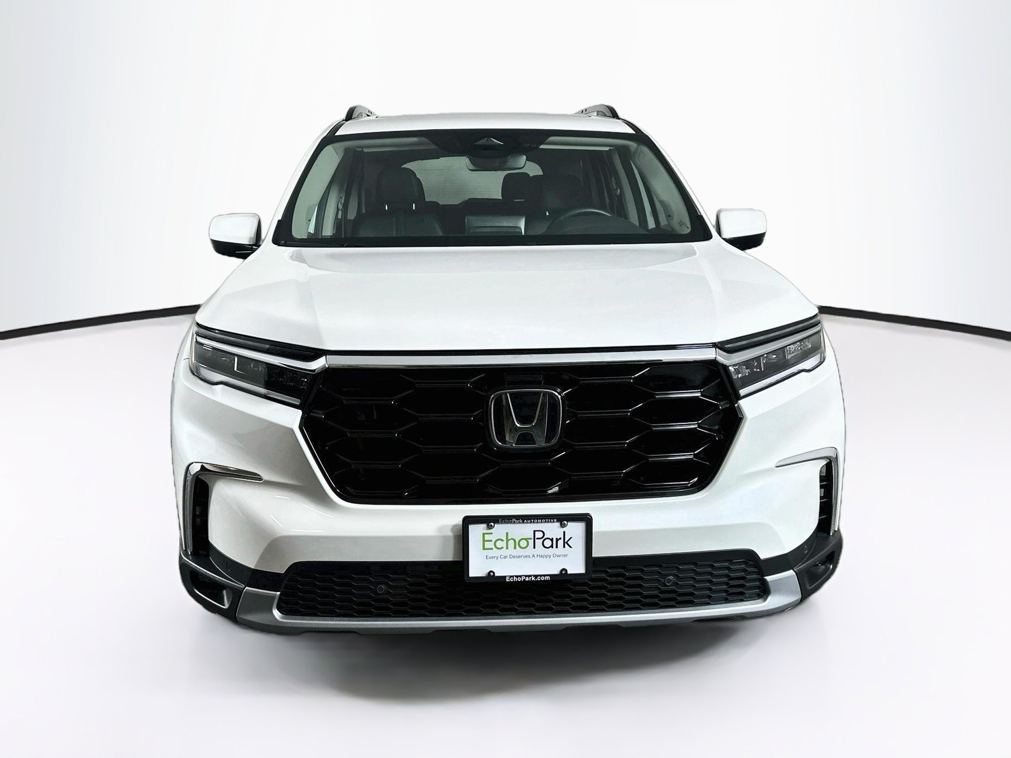 Used 2025 Honda Pilot Touring image 2