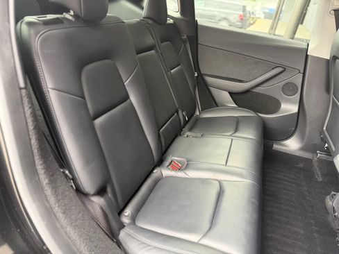 Used 2024 Tesla Model Y Long Range AWD/4WD image 17
