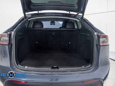 Used 2023 Tesla Model Y Performance image 44