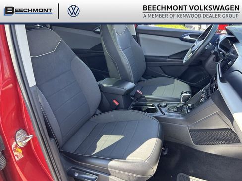 Used 2023 Volkswagen Taos SE w/ Panoramic Sunroof Package AWD/4WD image 27