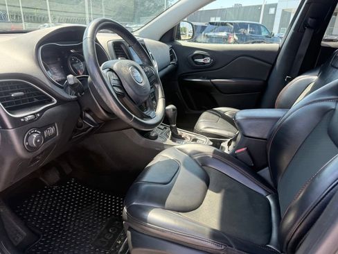 Used 2019 Jeep Cherokee Trailhawk w/ Cold Weather Group AWD/4WD image 4