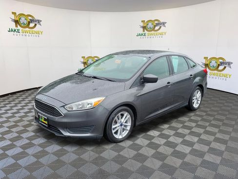 Used 2018 Ford Focus SE FWD image 3