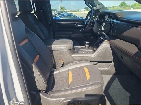 Used 2025 GMC Sierra 1500 AT4 w/ AT4 Premium Package AWD/4WD image 8
