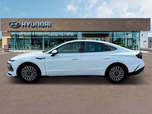 New 2025 Hyundai Sonata Limited image 3