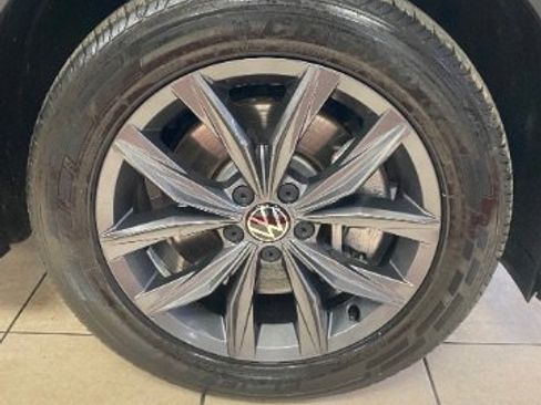 Used 2022 Volkswagen Tiguan SE image 37