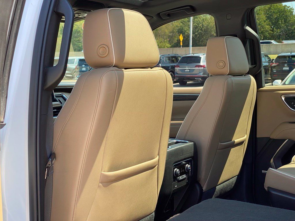 Used 2022 Chevrolet Tahoe Premier AWD/4WD image 28