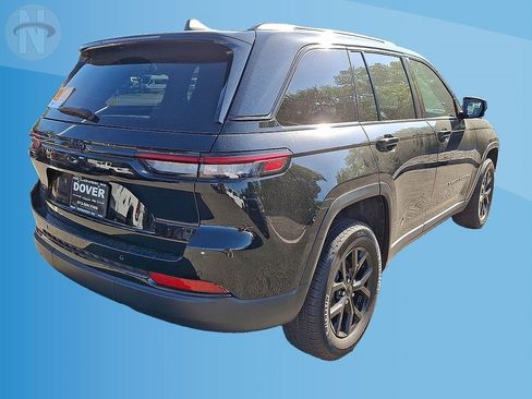 Certified 2024 Jeep Grand Cherokee Altitude AWD/4WD image 17