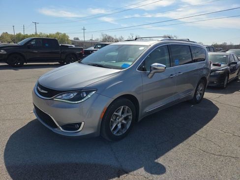 Used 2020 Chrysler Pacifica Limited image 9