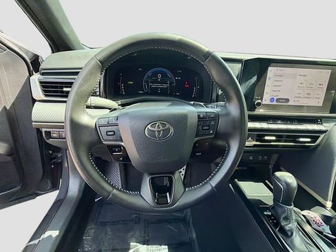 Used 2025 Toyota Camry SE FWD image 11
