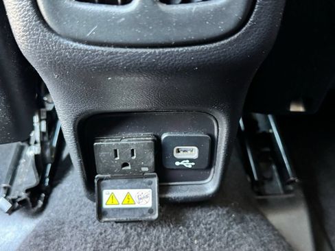 Used 2018 Jeep Compass Latitude w/ Popular Equipment Group AWD/4WD image 24