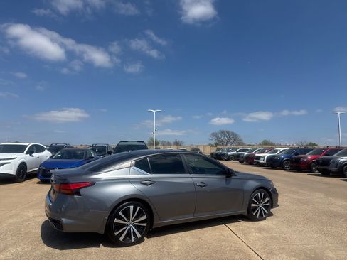 Certified 2021 Nissan Altima 2.5 SR w/ SR Premium Package image 22