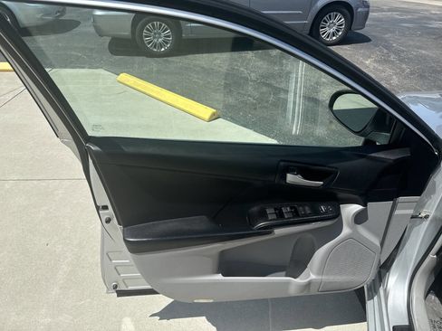Used 2012 Toyota Camry LE image 10