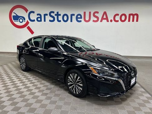 Used 2025 Nissan Altima 2.5 SV FWD image 1