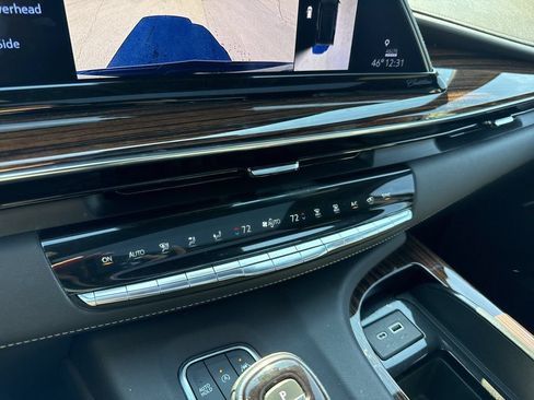 Used 2023 Cadillac Escalade Premium Luxury AWD/4WD image 39