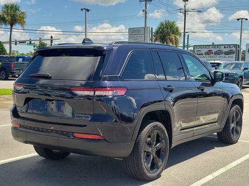 Used 2024 Jeep Grand Cherokee Limited w/ Black Appearance Package RWD image 6